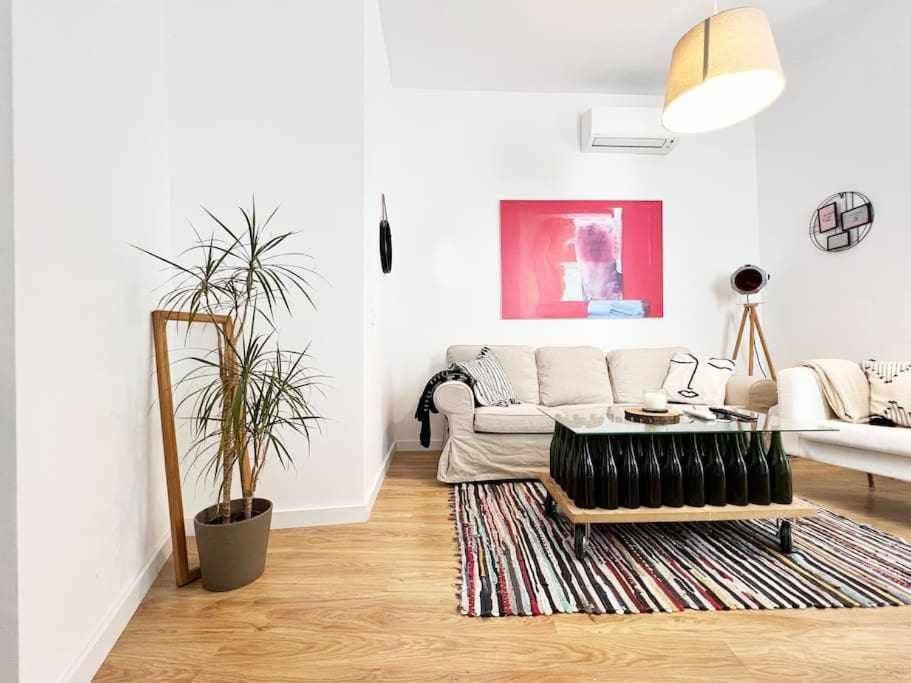 Apartament Aym Places Buen Viaje Parking Incluido Sewilla Zewnętrze zdjęcie