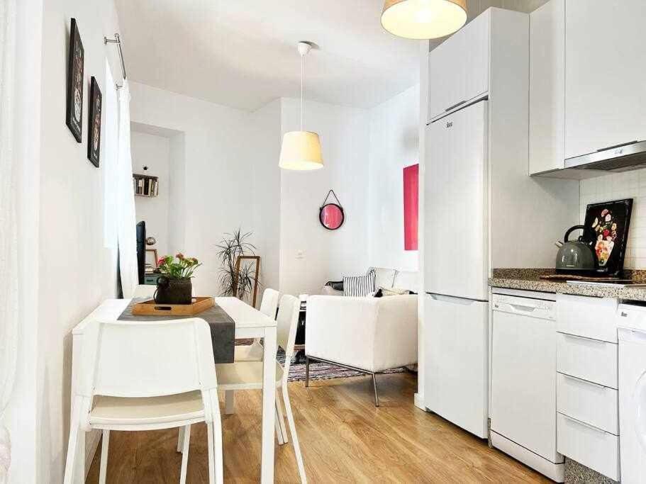 Apartament Aym Places Buen Viaje Parking Incluido Sewilla Zewnętrze zdjęcie